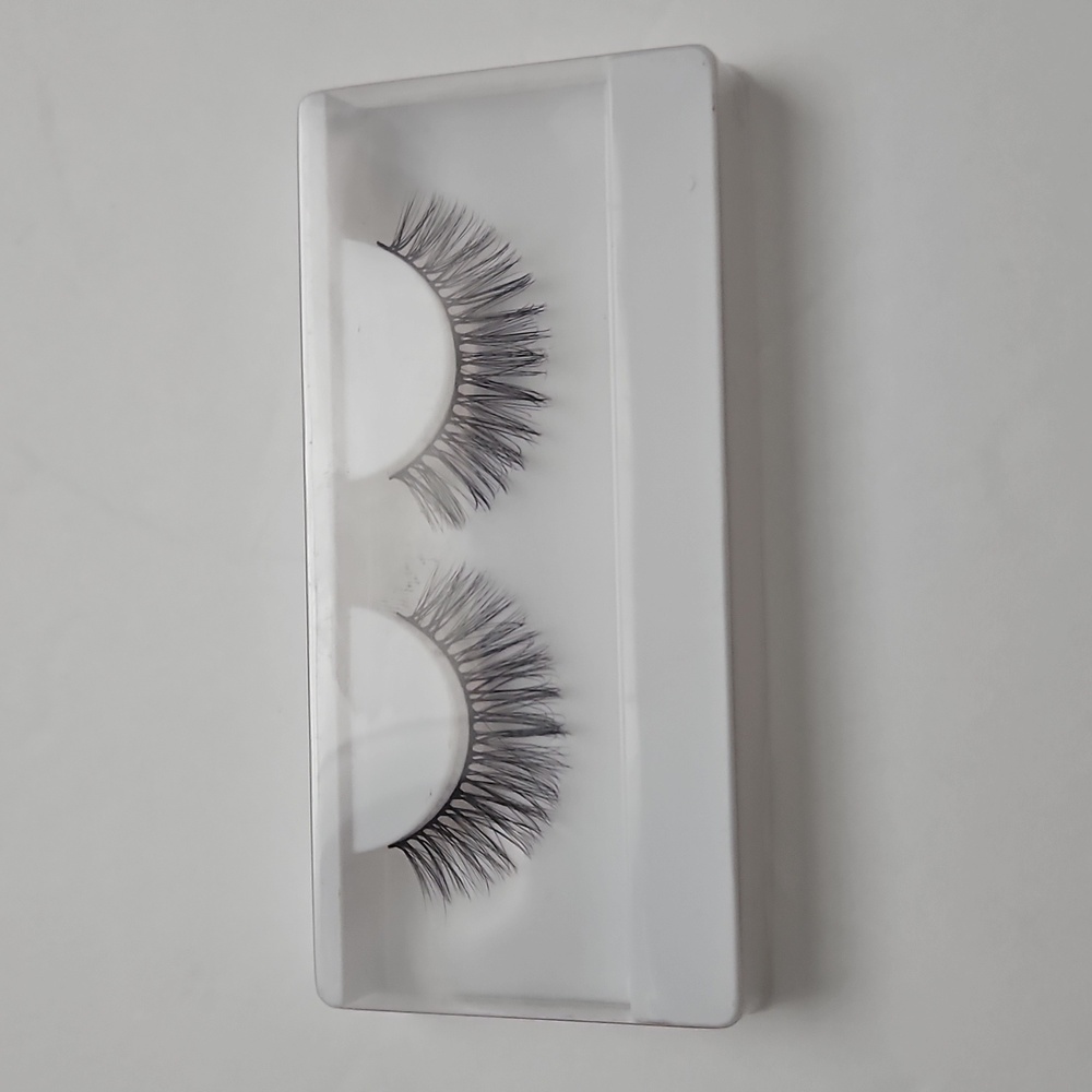 Eyelashes Lot of 4 Unice Ioni Halloween Essentials Black New - Picture 8 of 9